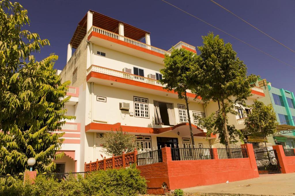 סוואי מדופור Tiger Safari Resort מראה חיצוני תמונה