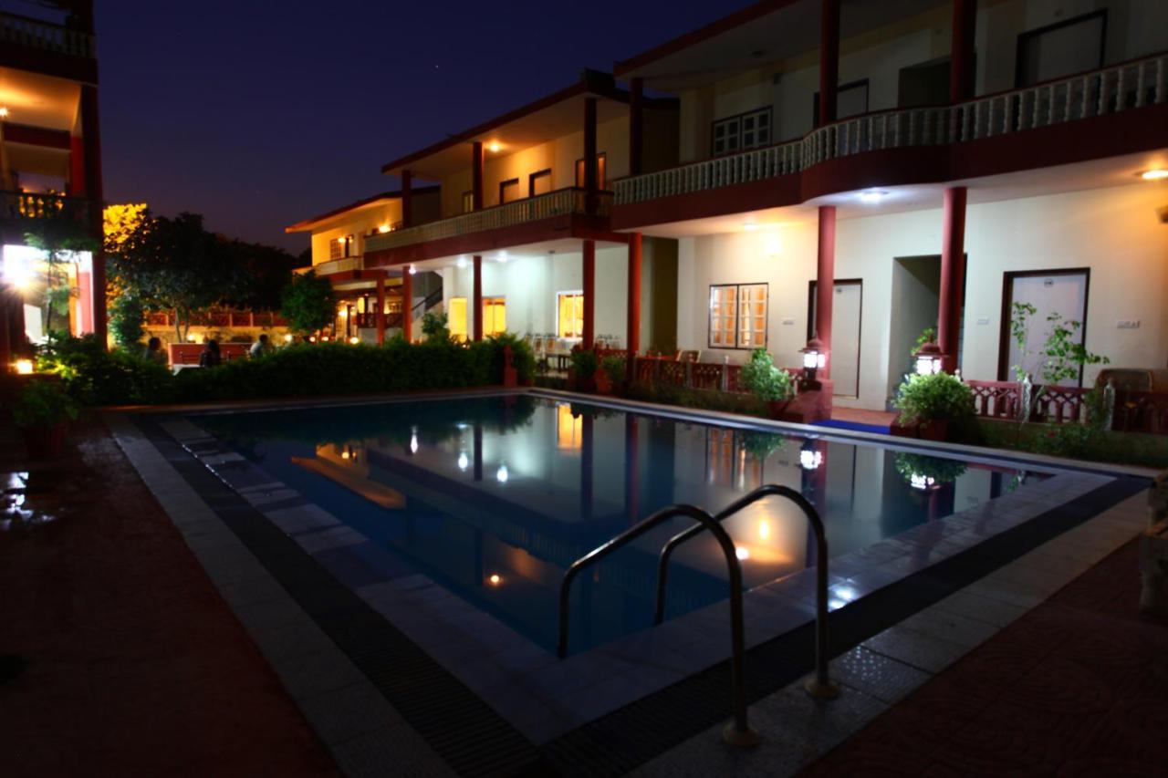 סוואי מדופור Tiger Safari Resort מראה חיצוני תמונה